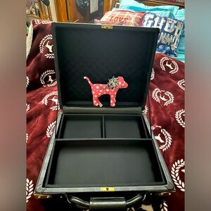 Display trunk (opens)